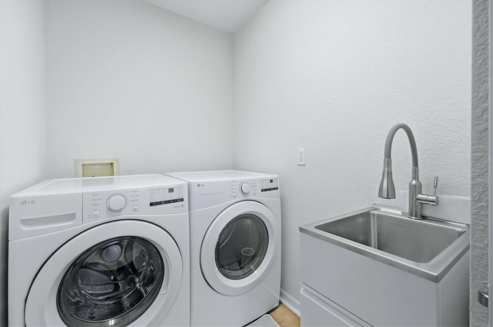 TURNBERRY PLACE - Residential