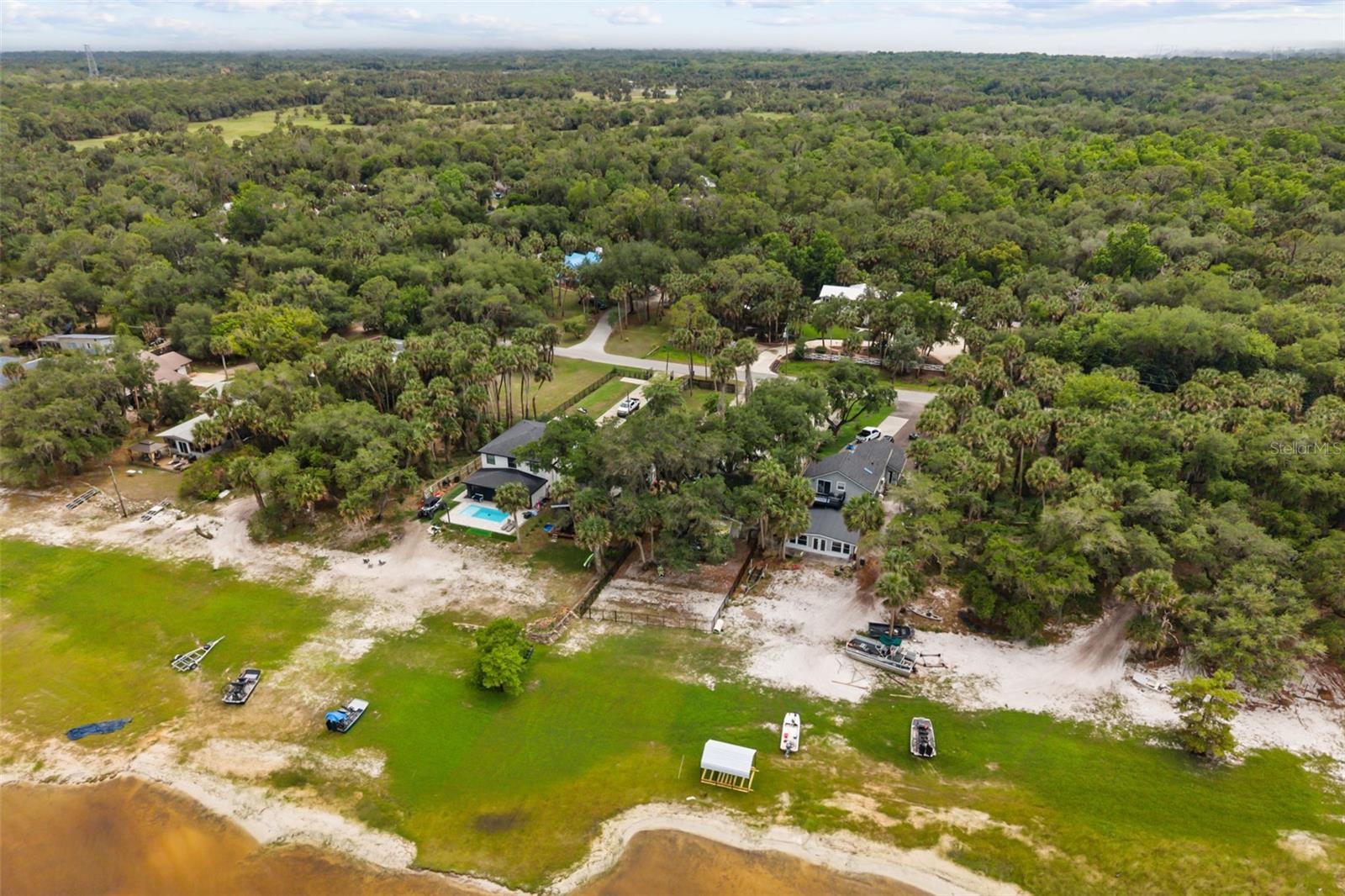 LAKE HARNEY BEACH - Residential
