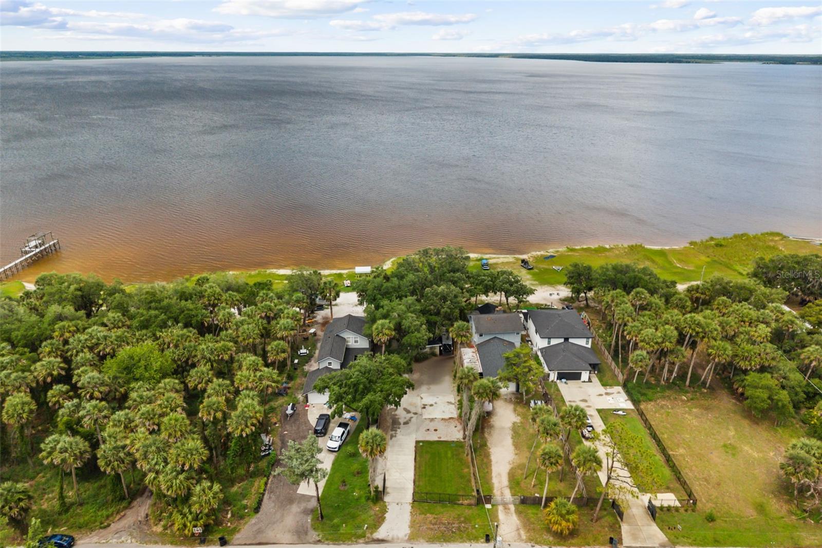 LAKE HARNEY BEACH - Residential