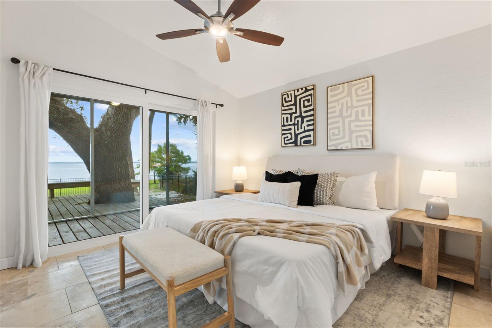 LAKE HARNEY BEACH - Residential