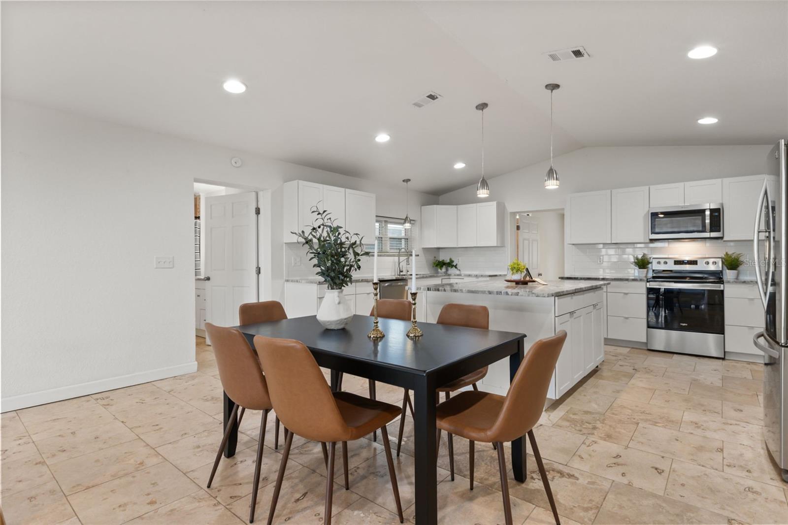 LAKE HARNEY BEACH - Residential