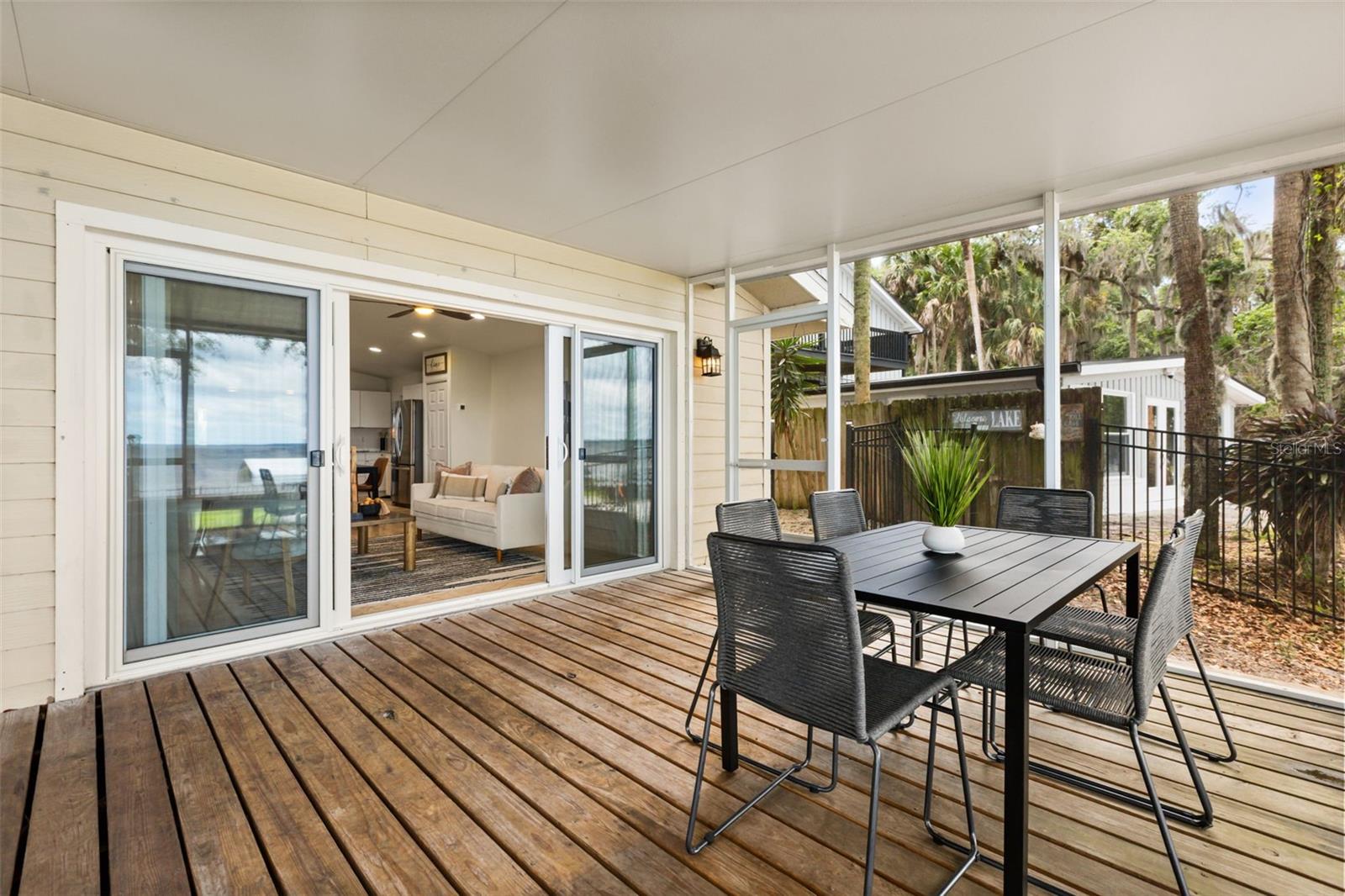 LAKE HARNEY BEACH - Residential