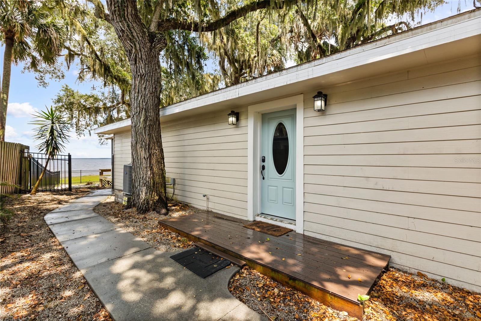 LAKE HARNEY BEACH - Residential