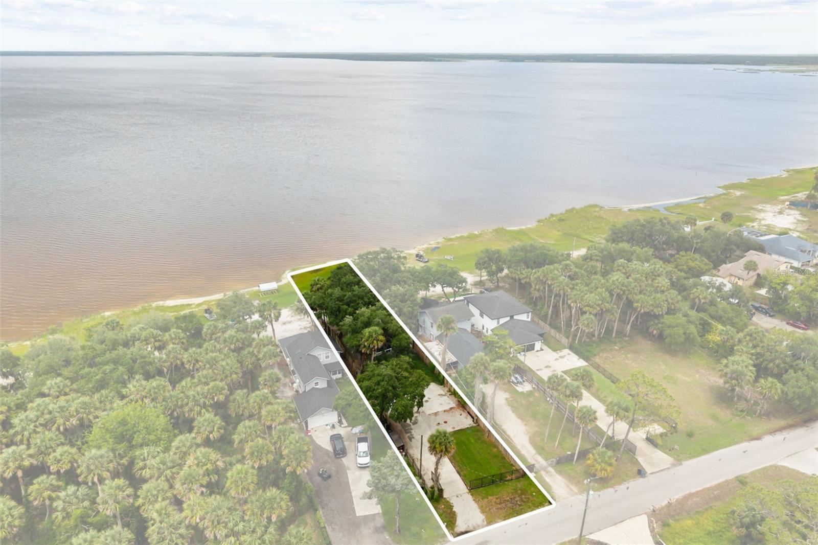 LAKE HARNEY BEACH - Residential