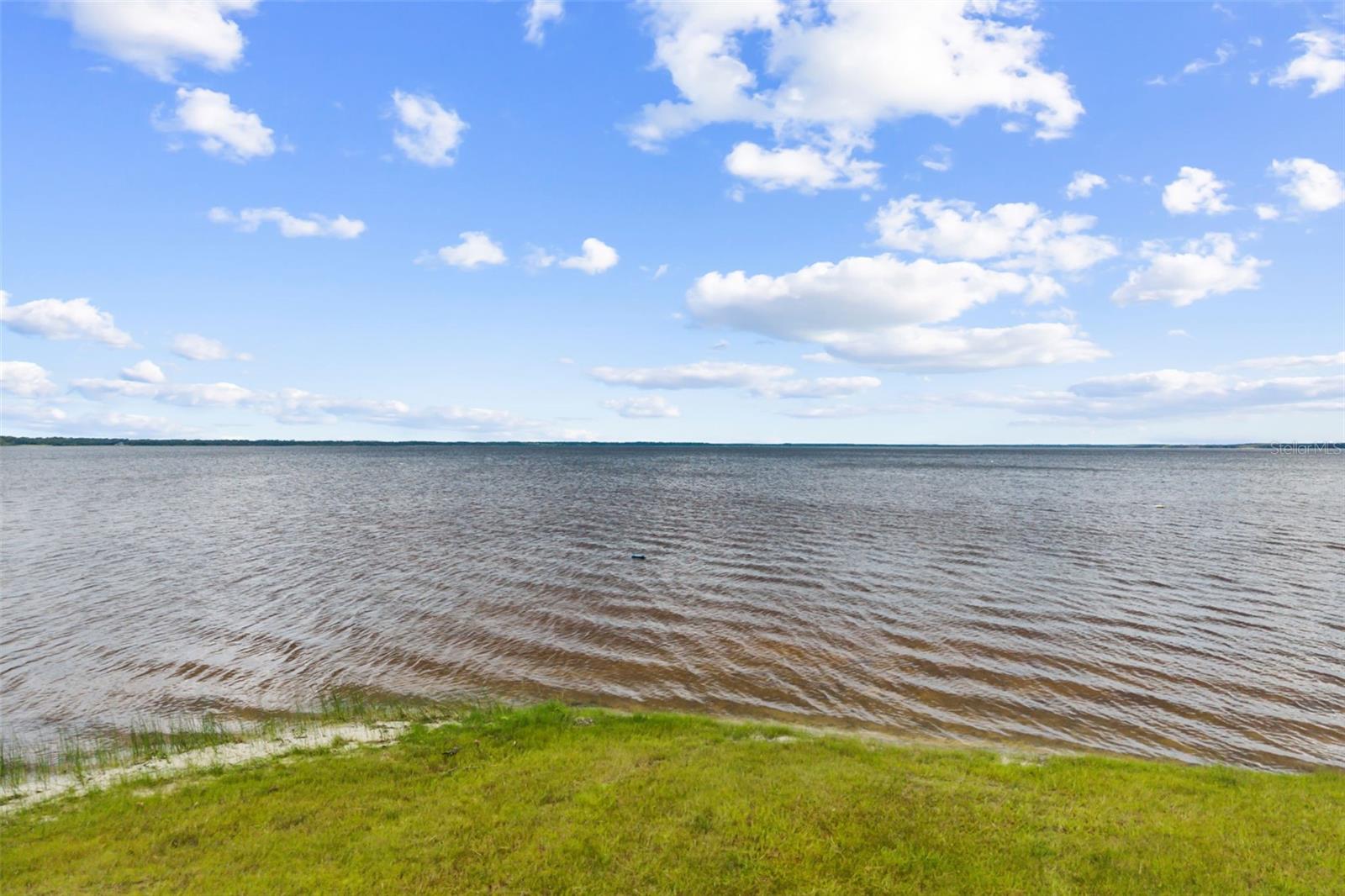 LAKE HARNEY BEACH - Residential