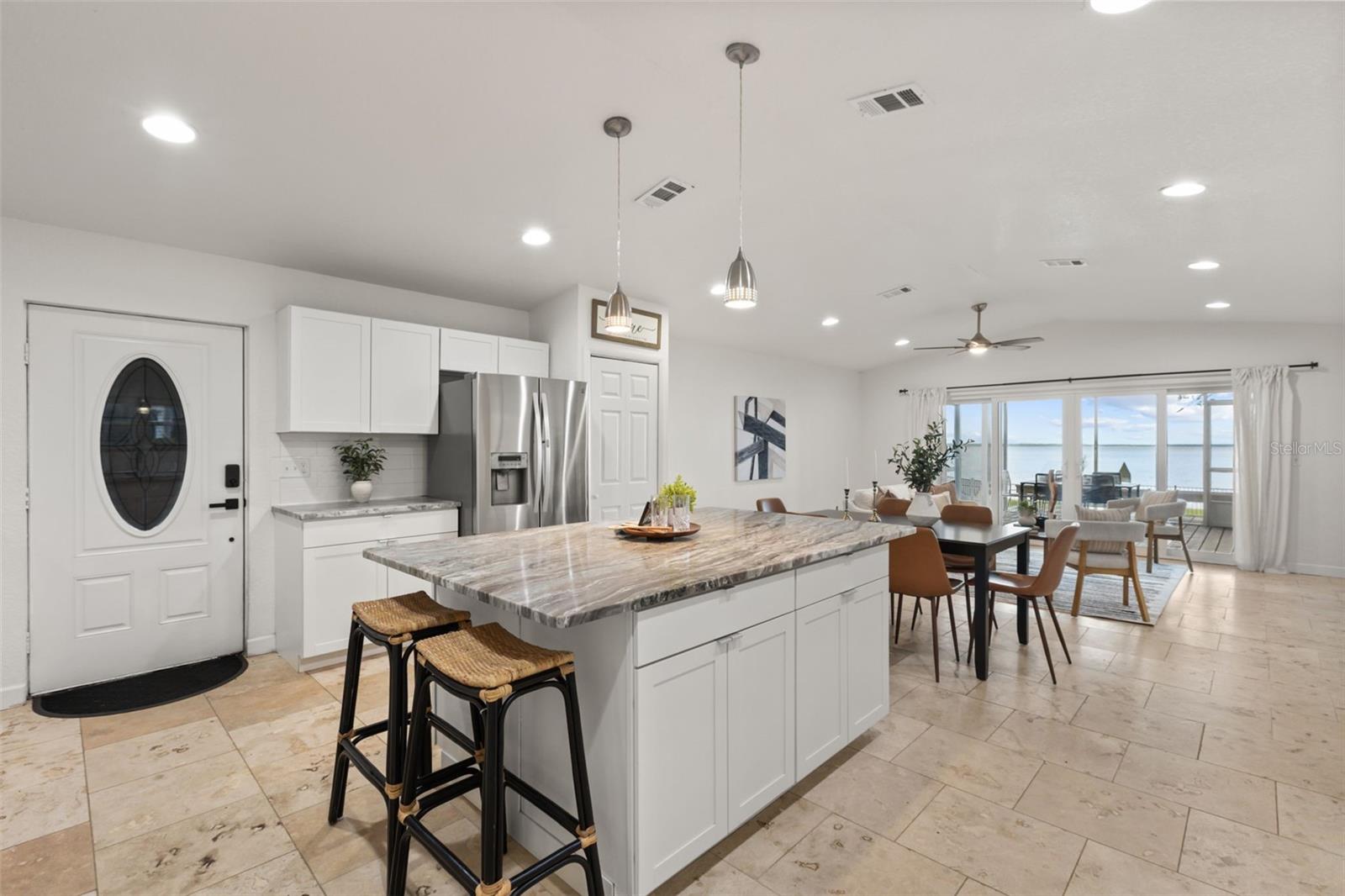 LAKE HARNEY BEACH - Residential