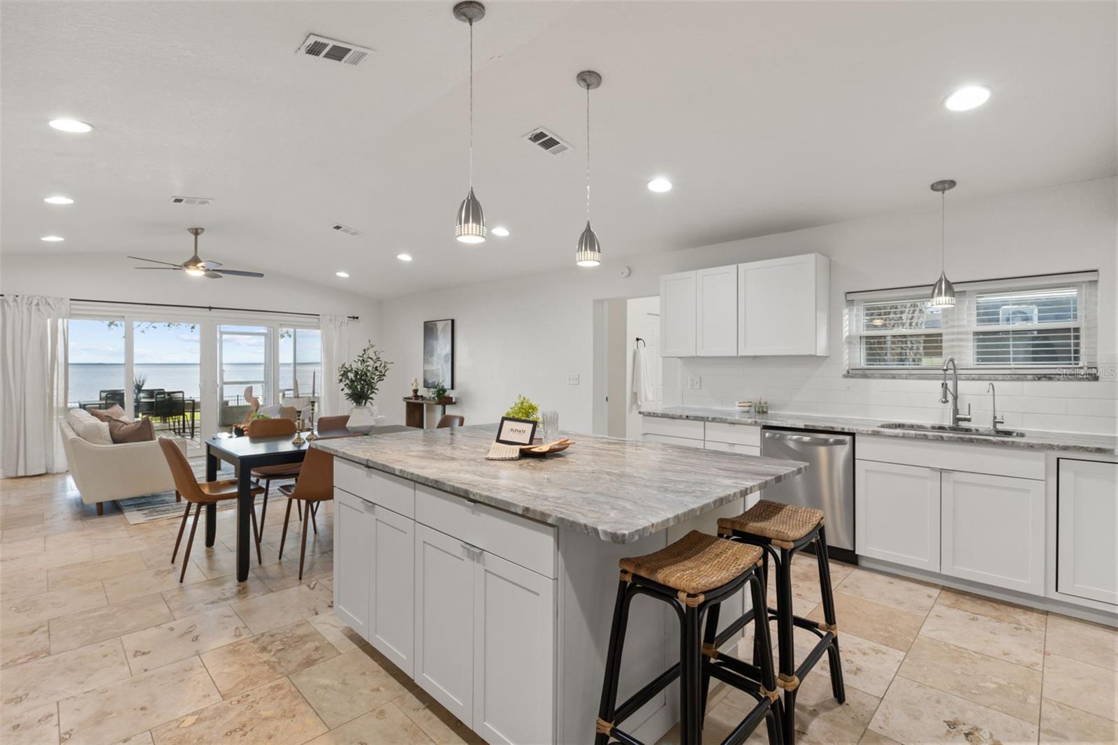 LAKE HARNEY BEACH - Residential