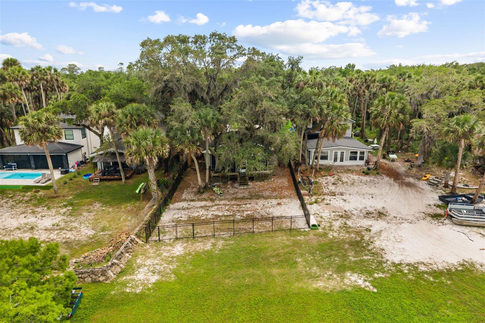 LAKE HARNEY BEACH - Residential