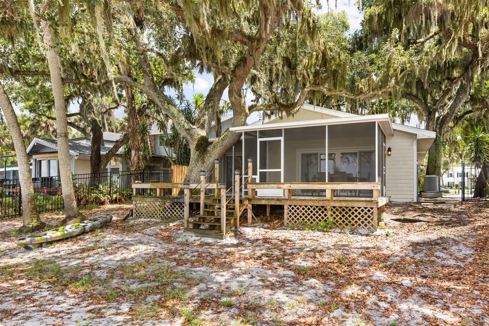 LAKE HARNEY BEACH - Residential