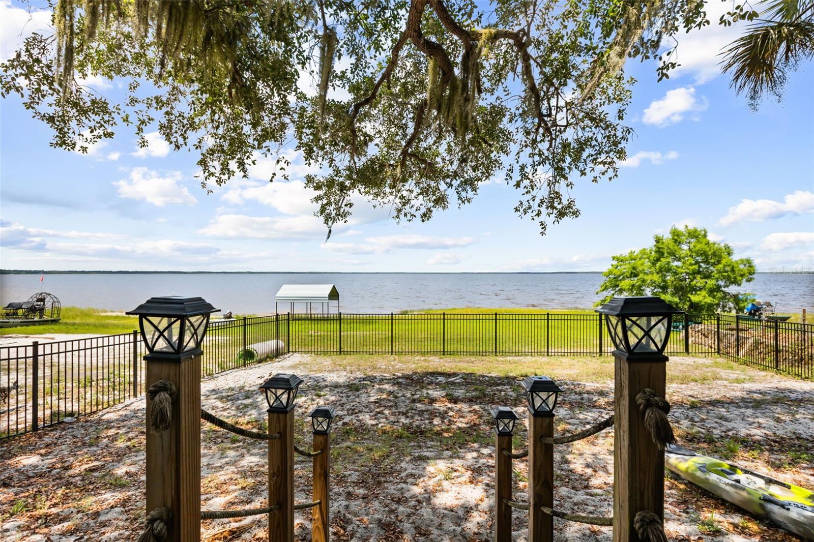 LAKE HARNEY BEACH - Residential