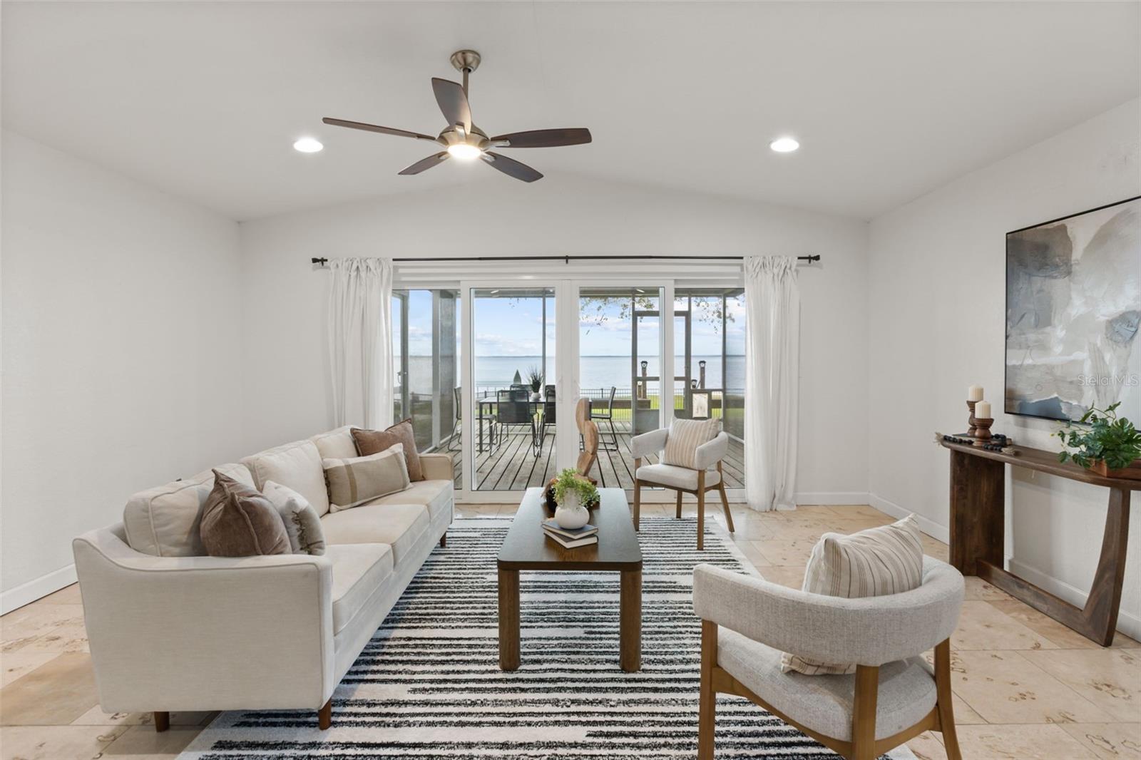 LAKE HARNEY BEACH - Residential