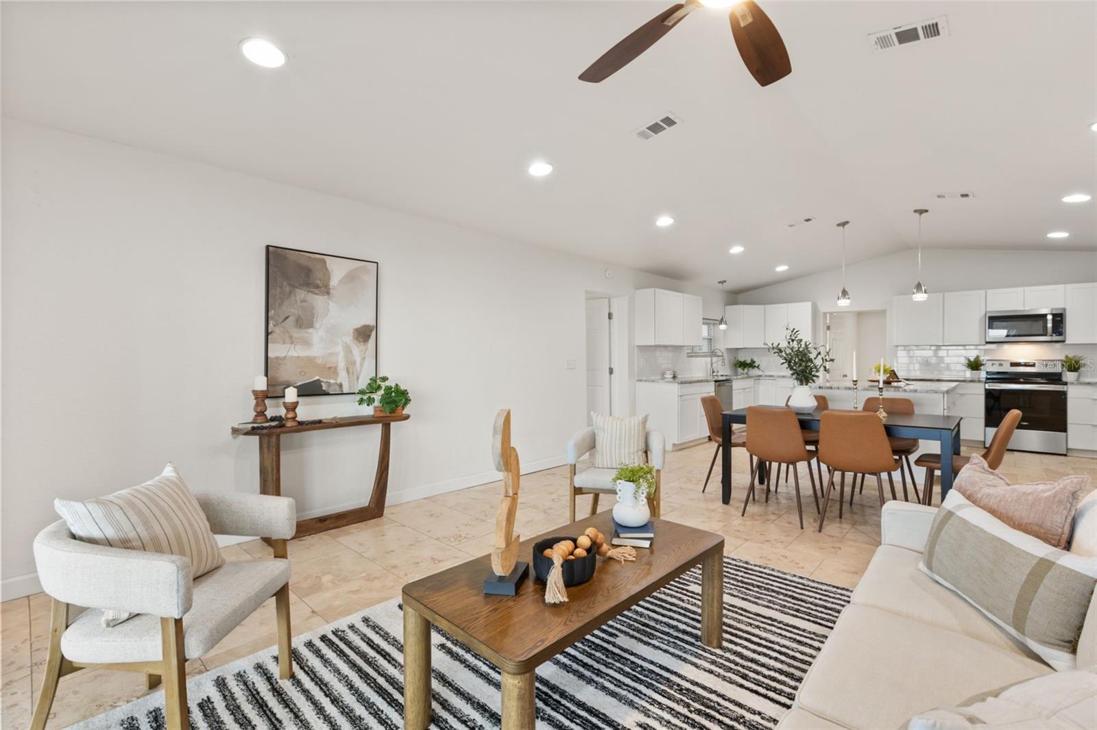 LAKE HARNEY BEACH - Residential