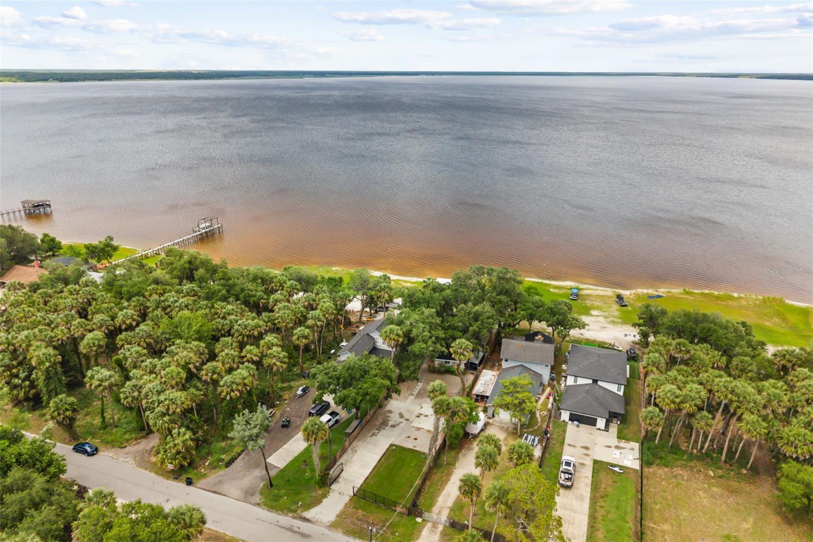 LAKE HARNEY BEACH - Residential