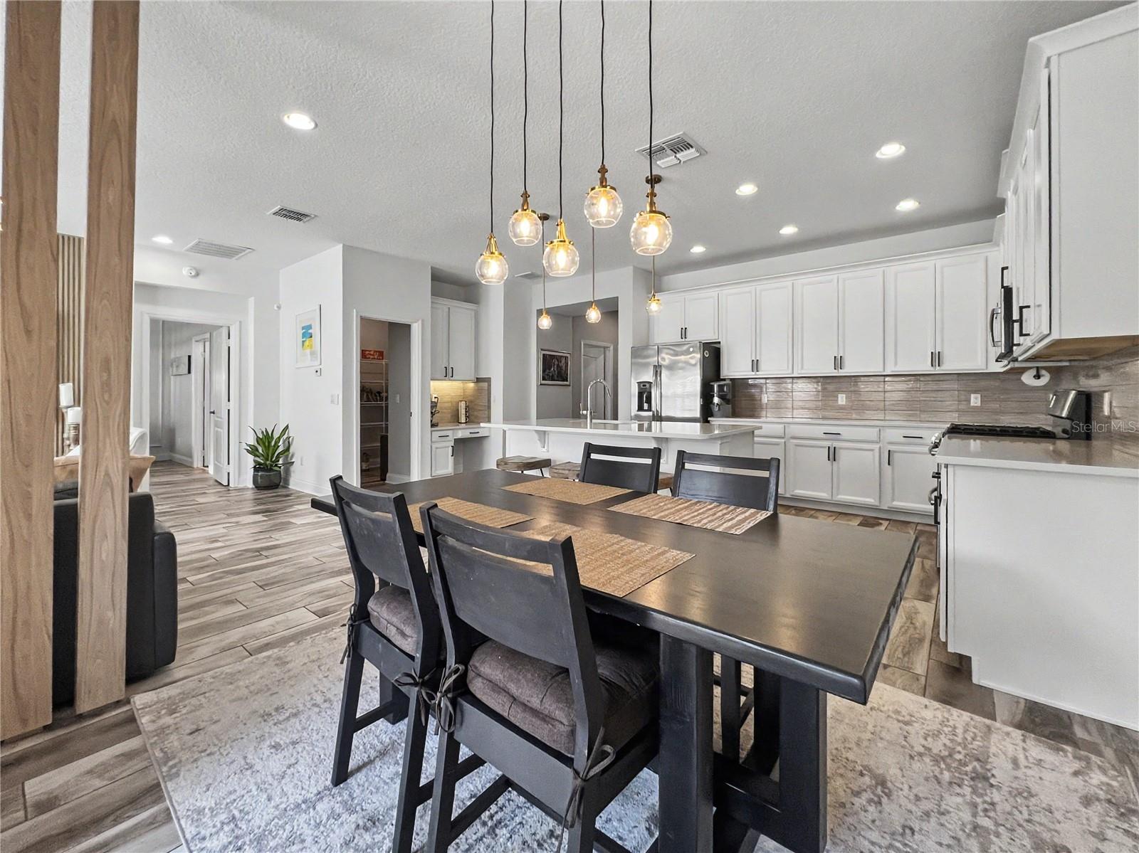 HULL ISLAND/OAKLAND - Residential