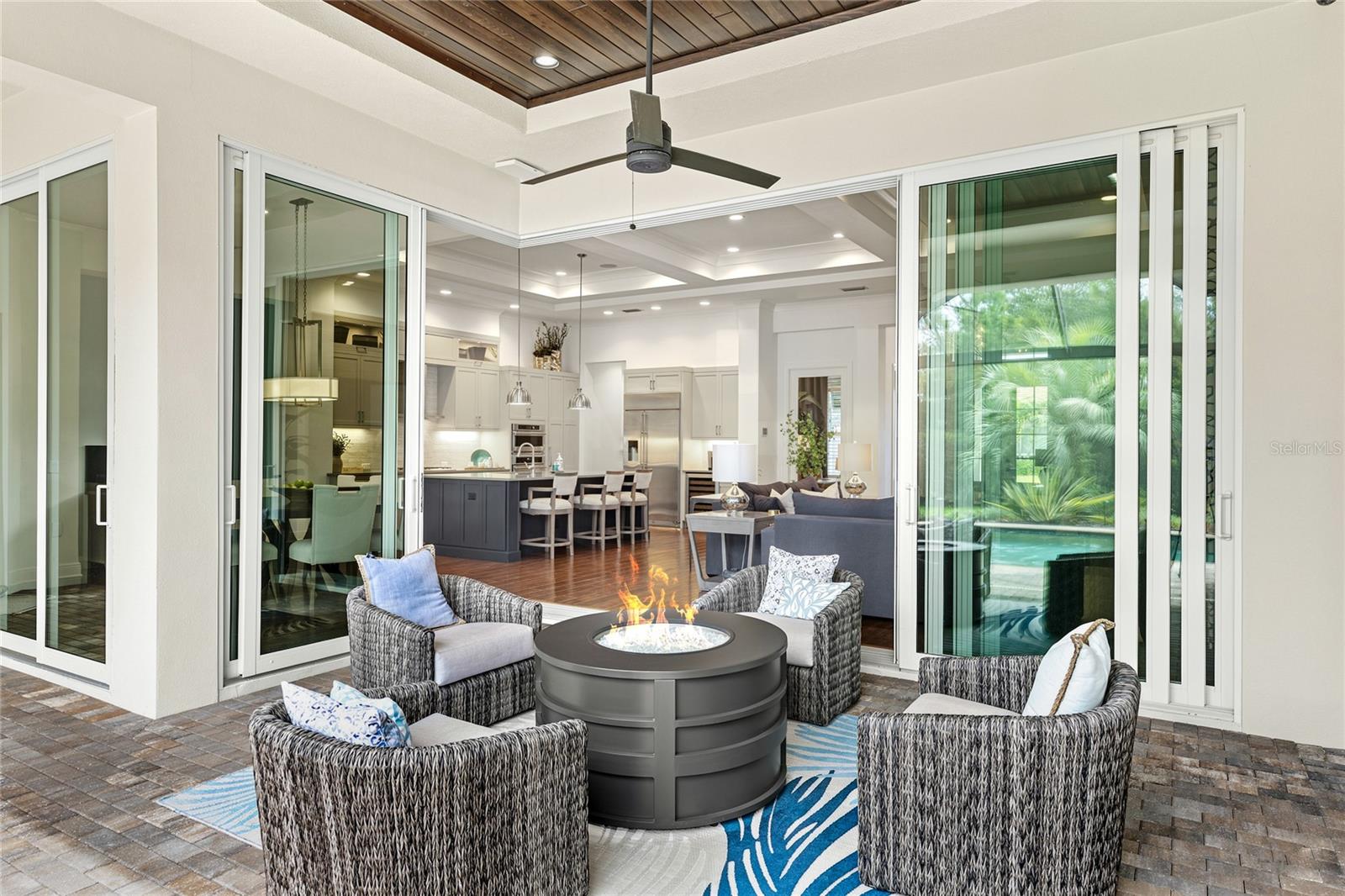 LAKEHOUSE COVE/WATERSIDE PH - Residential
