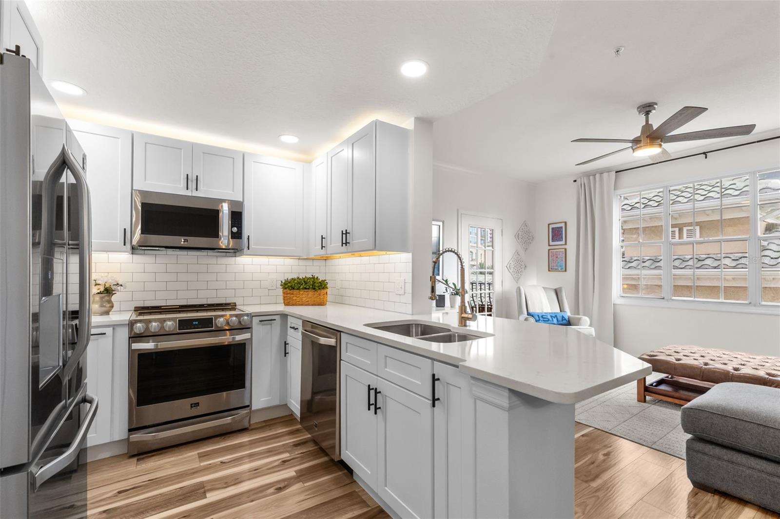 HARBOUR PLACE CITY HOMES A CON - Residential