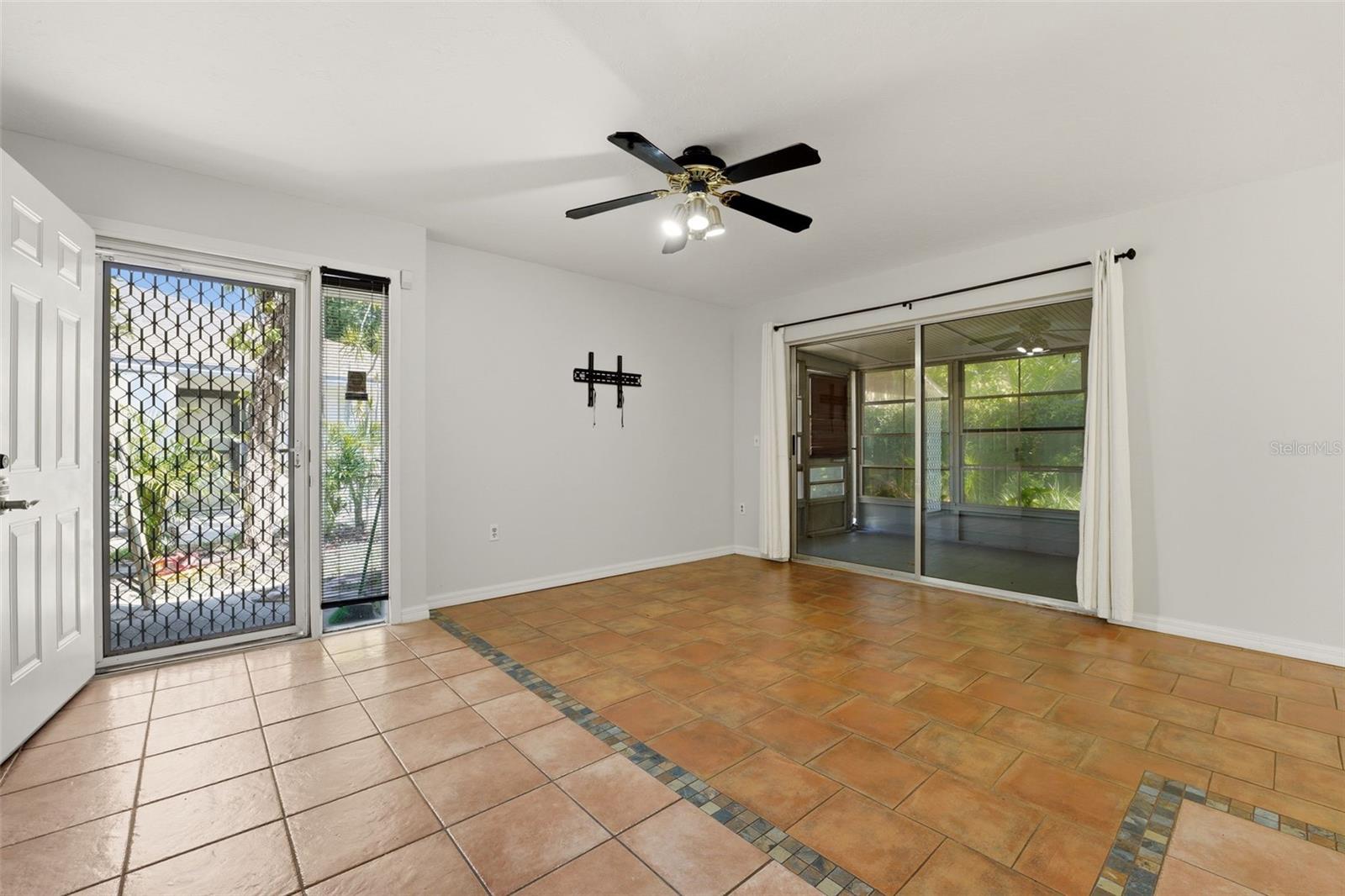 ROYAL PALM VILLAS - Residential