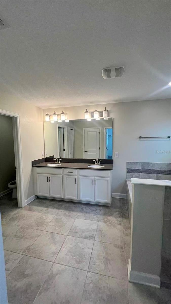STOREY LAKE PH I-3B - Residential Lease