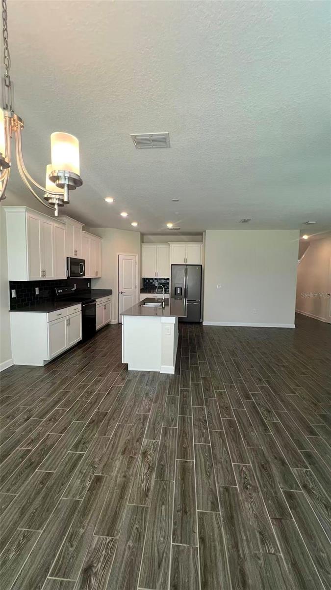 STOREY LAKE PH I-3B - Residential Lease