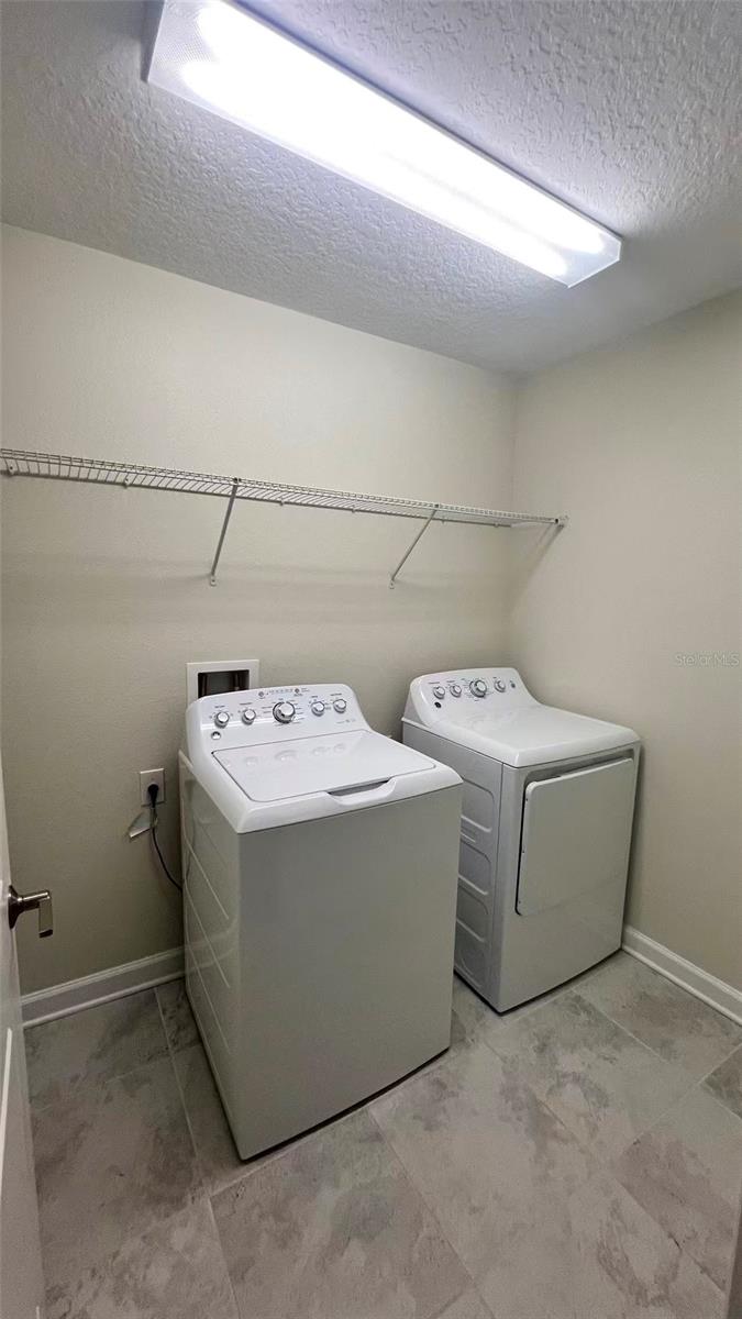 STOREY LAKE PH I-3B - Residential Lease