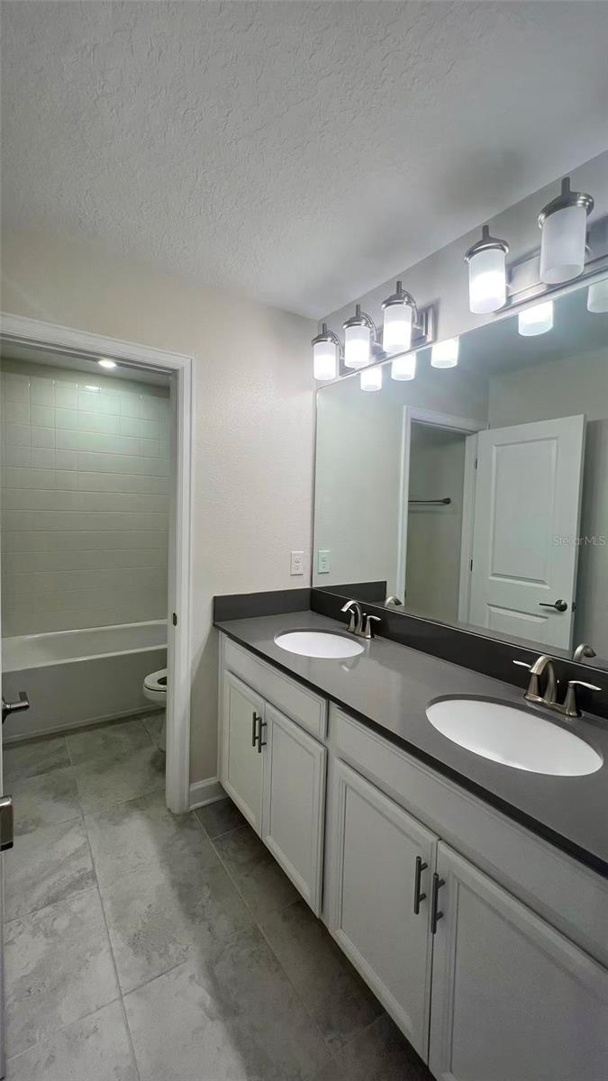 STOREY LAKE PH I-3B - Residential Lease