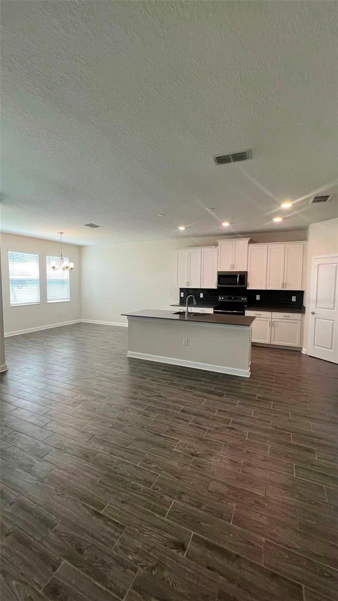 STOREY LAKE PH I-3B - Residential Lease
