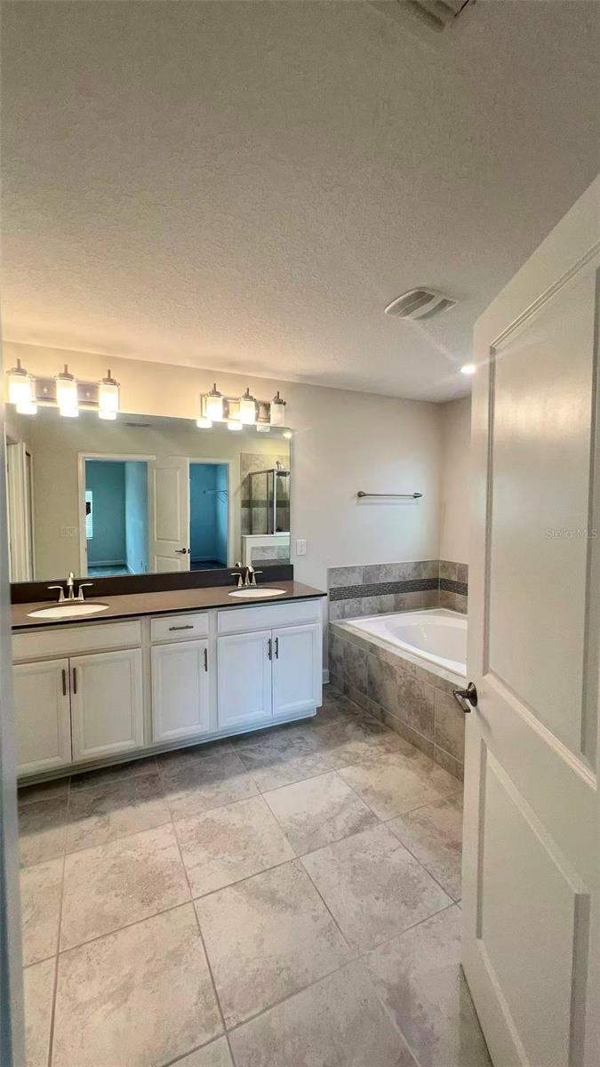 STOREY LAKE PH I-3B - Residential Lease
