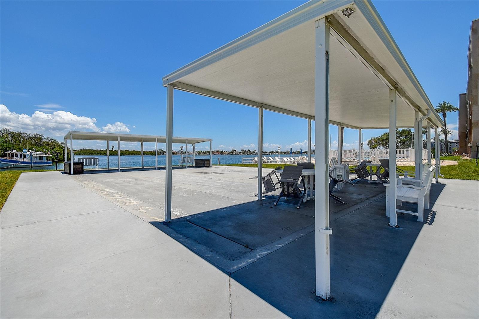 SHORE VIEW BLDG - Residential