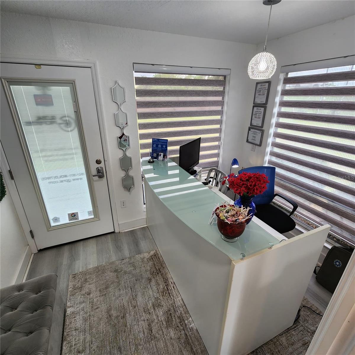 OAKRIDGE - Commercial Sale