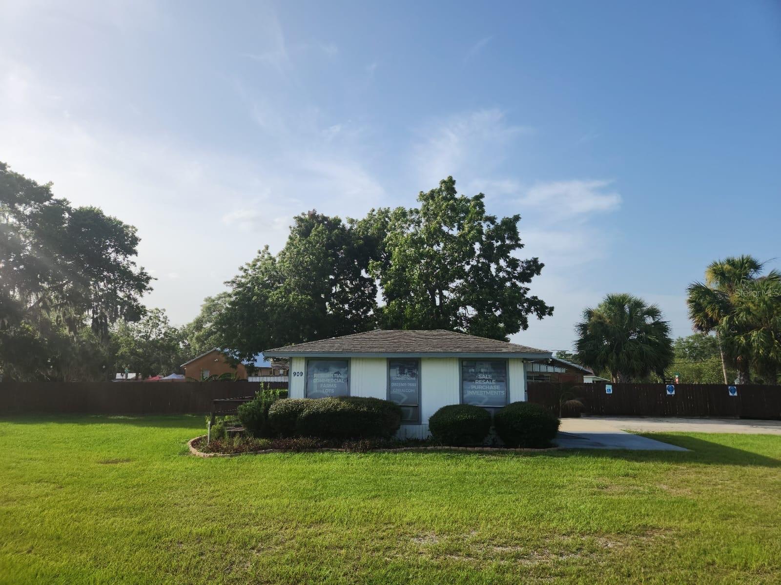 OAKRIDGE - Commercial Sale