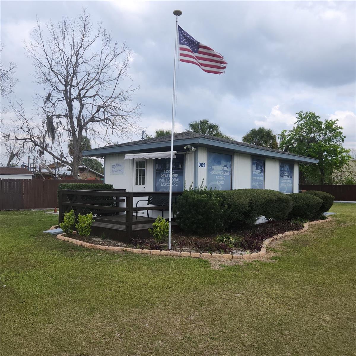 OAKRIDGE - Commercial Sale