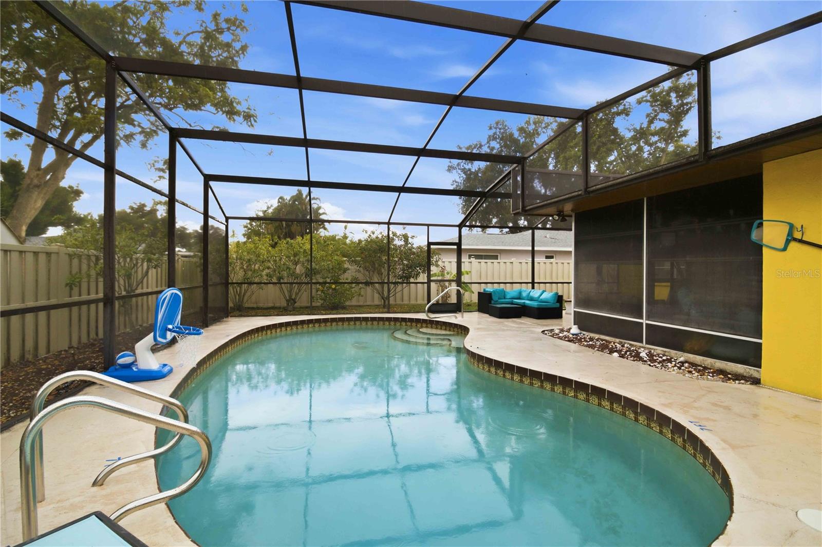 LAKE FOREST ESTATES - Residential