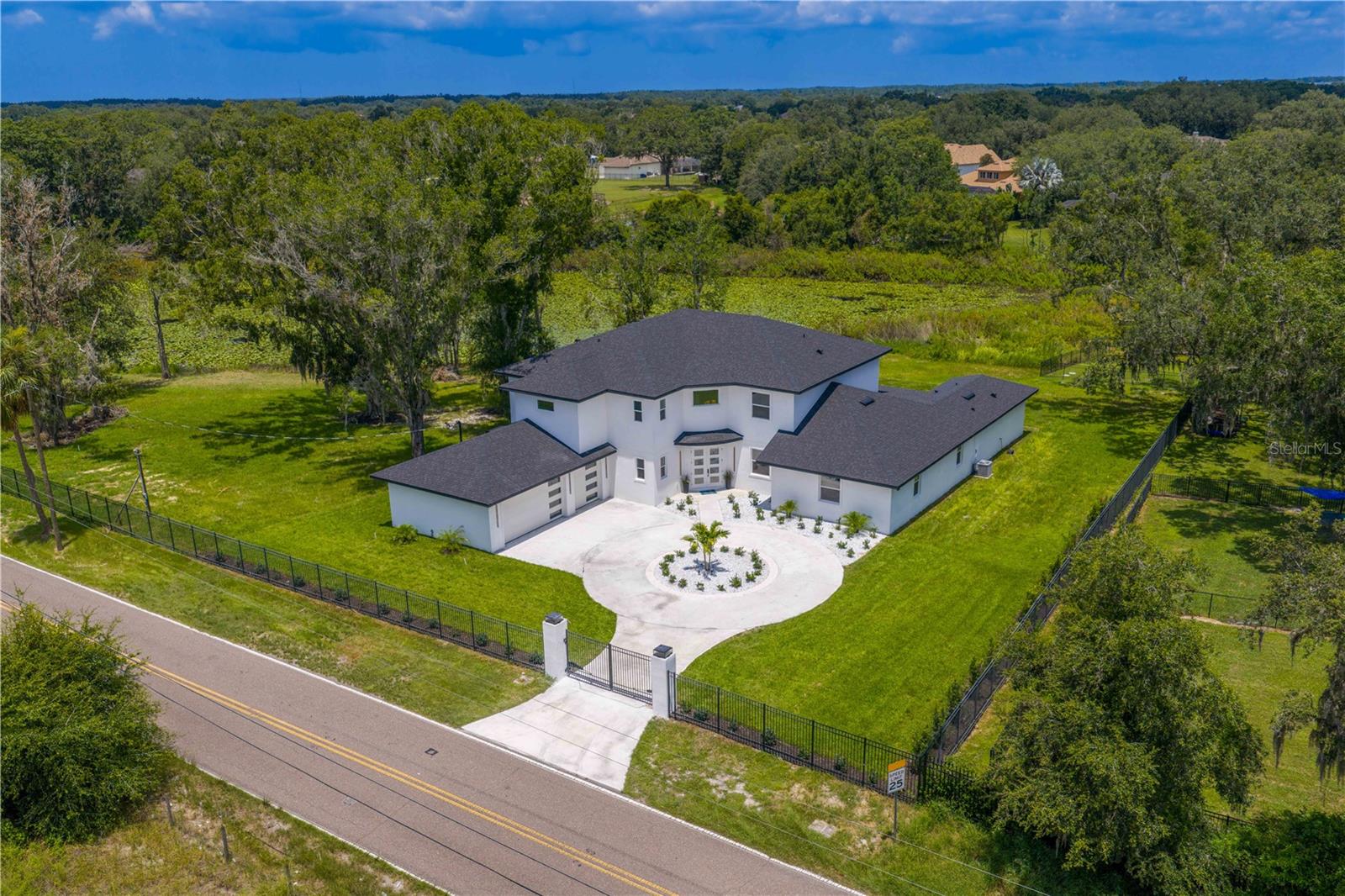 WELLINGTON MANORS - Residential