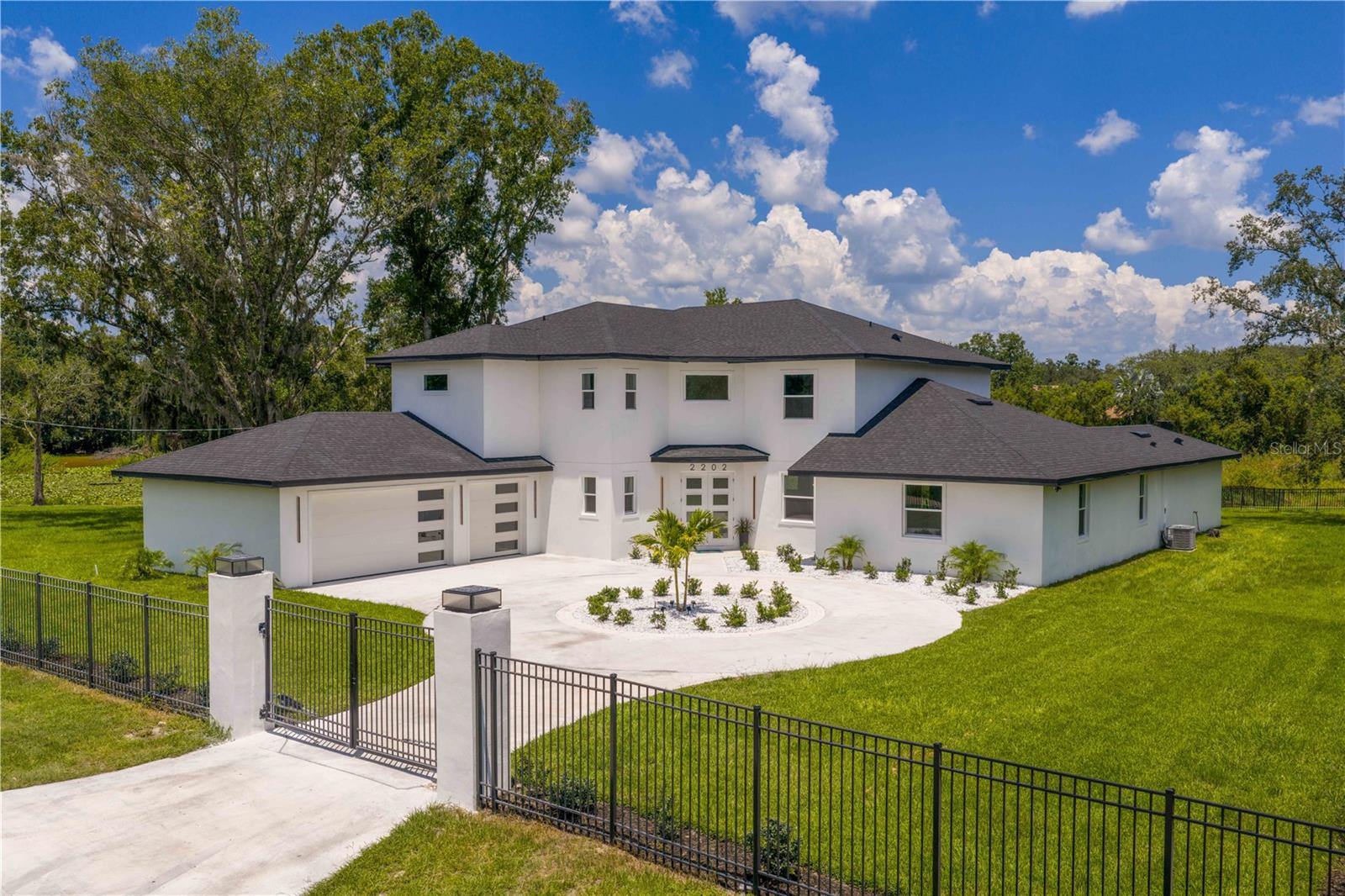 WELLINGTON MANORS - Residential