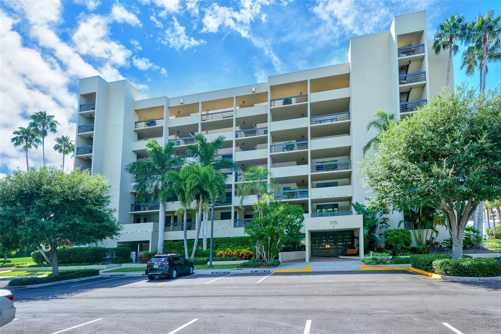 BEACHPLACE I - Residential