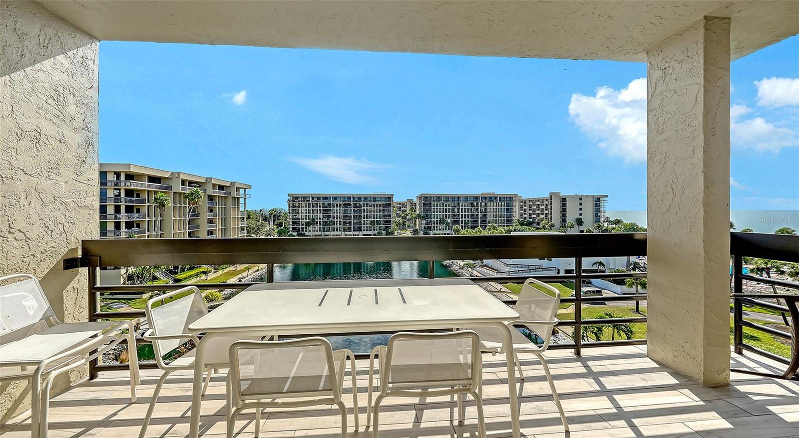 BEACHPLACE I - Residential