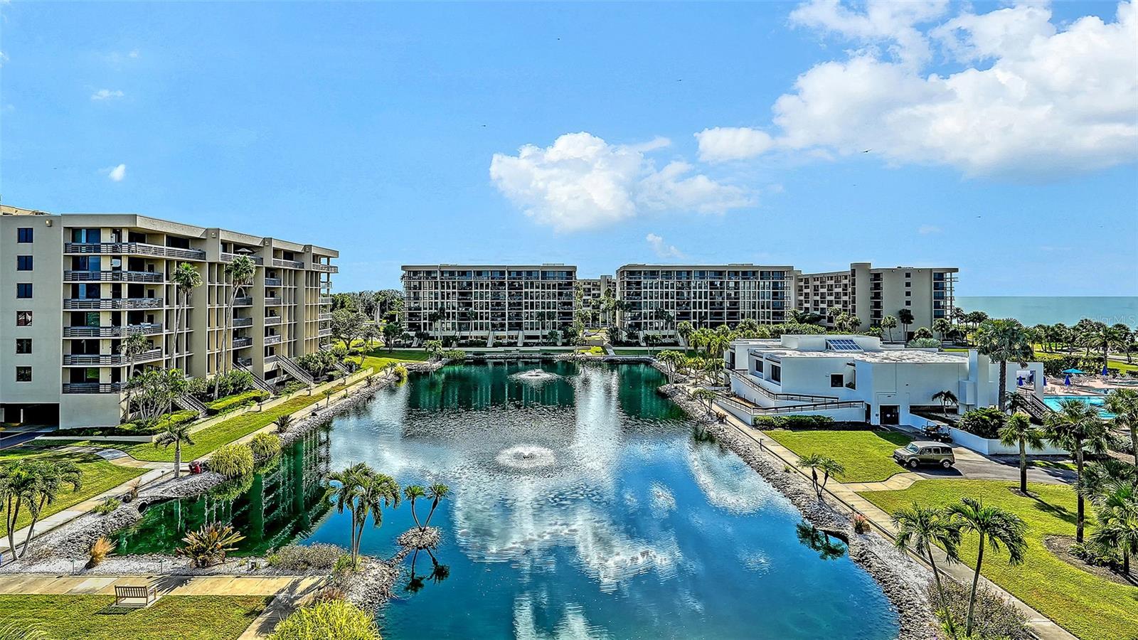 BEACHPLACE I - Residential