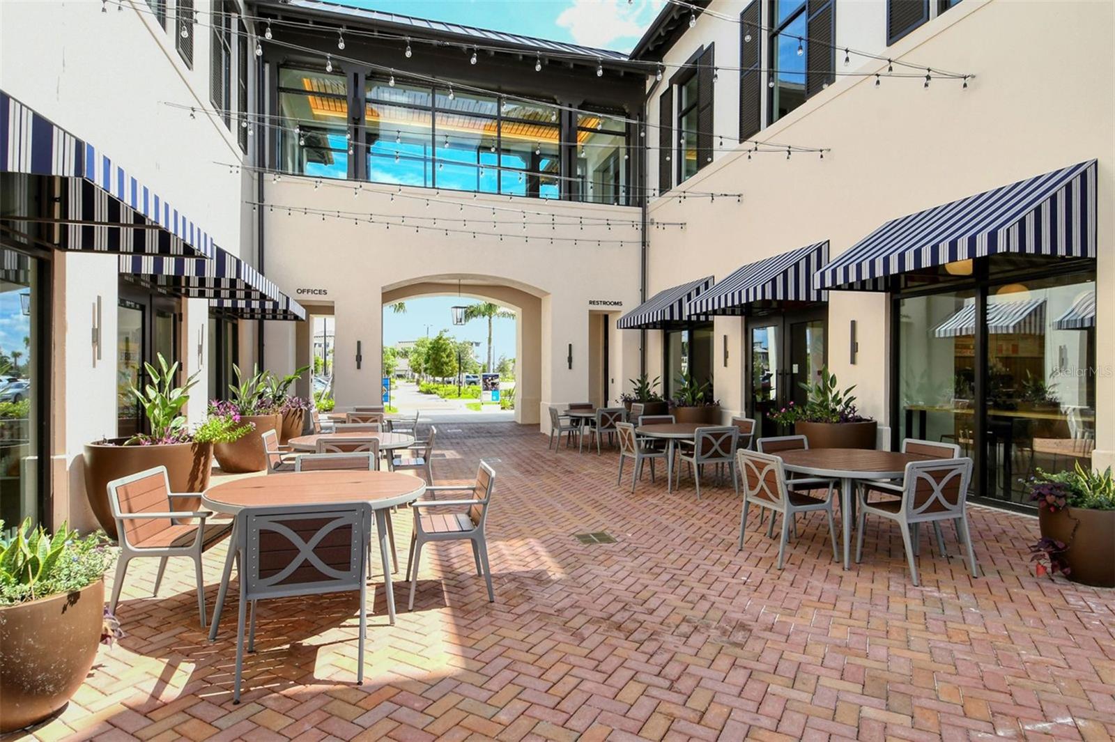 WELLEN PARK GOLF & CC - Residential Lease