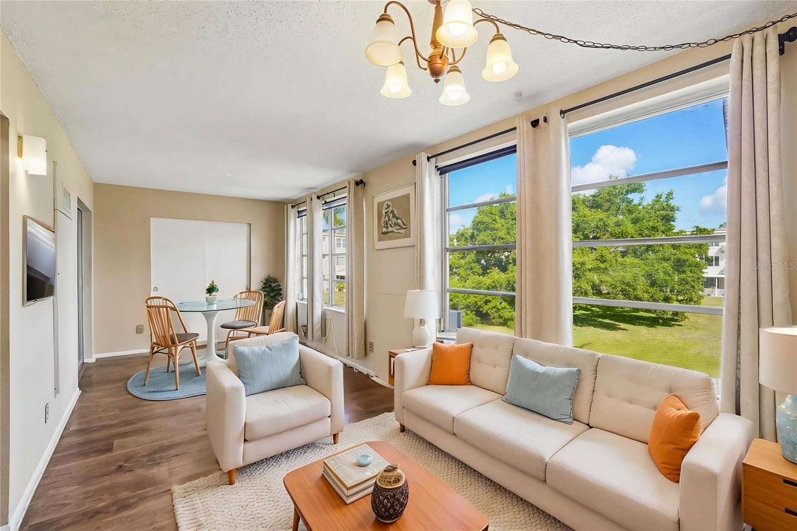 ON TOP OF THE WORLD - Residential