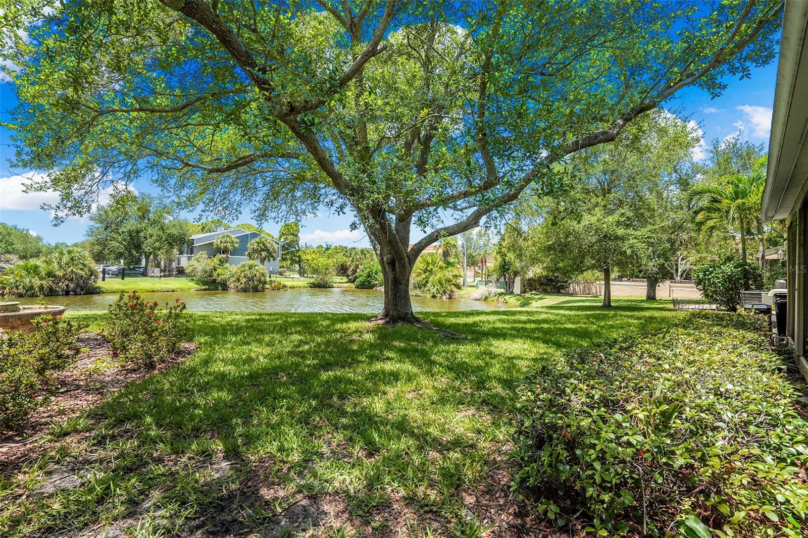 LAKEPOINTE VILLAS - Residential