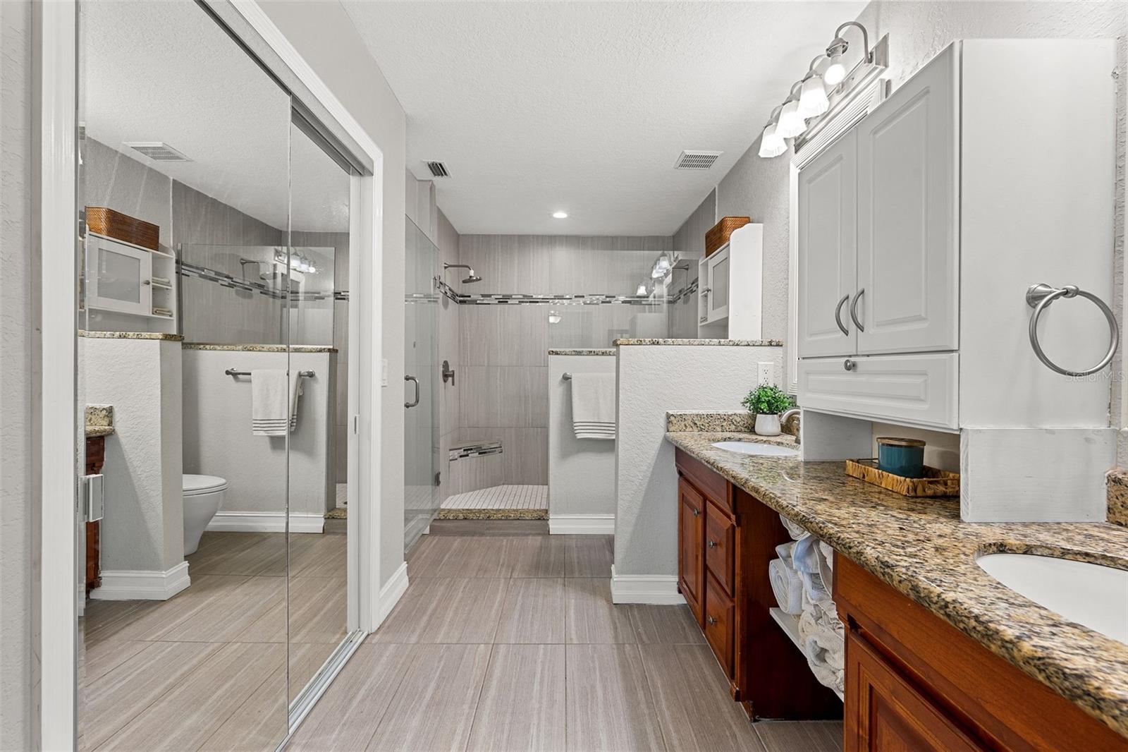 LAKEPOINTE VILLAS - Residential