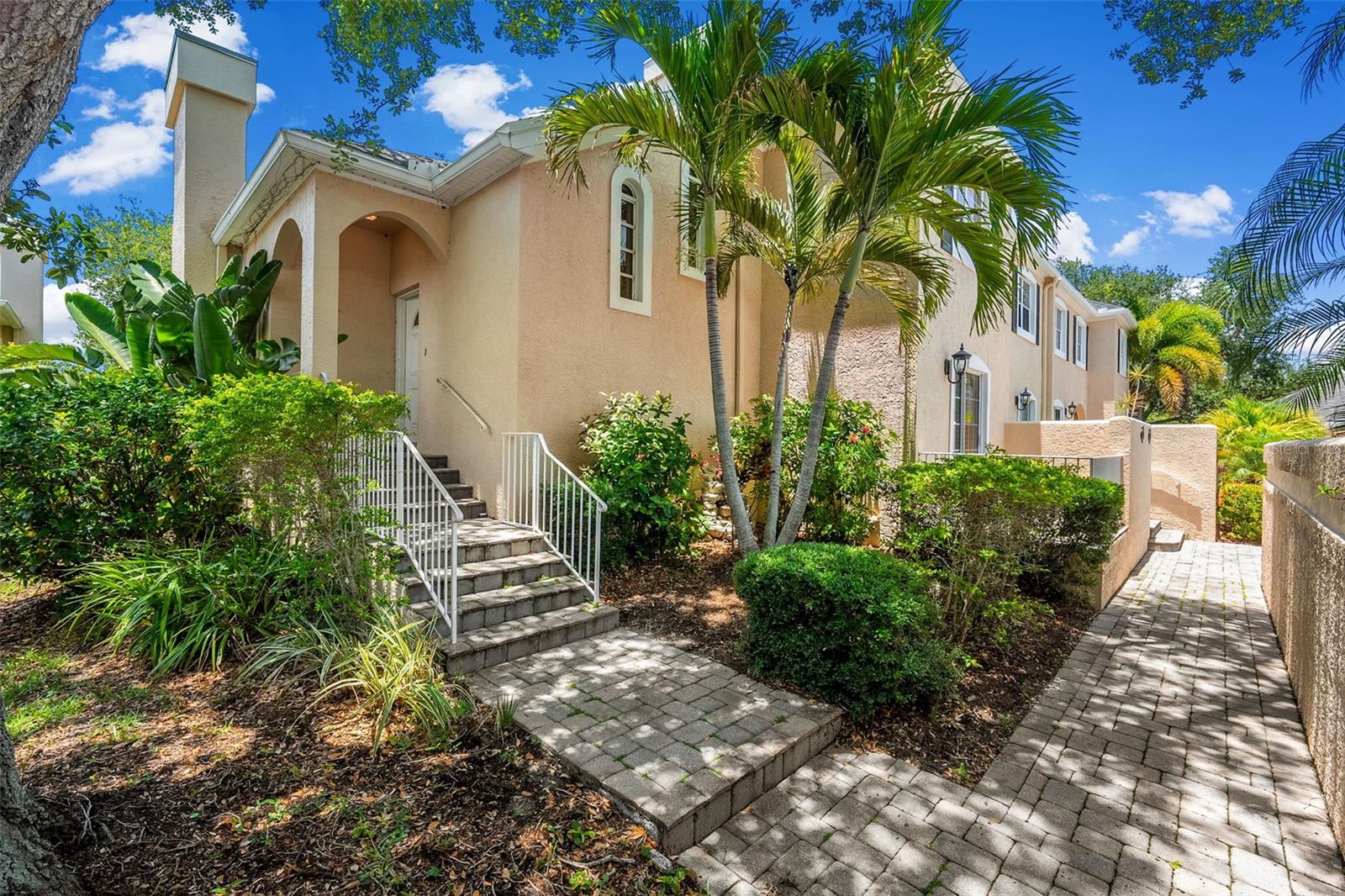 LAKEPOINTE VILLAS - Residential