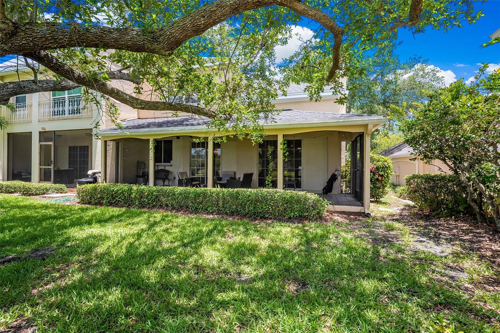 LAKEPOINTE VILLAS - Residential
