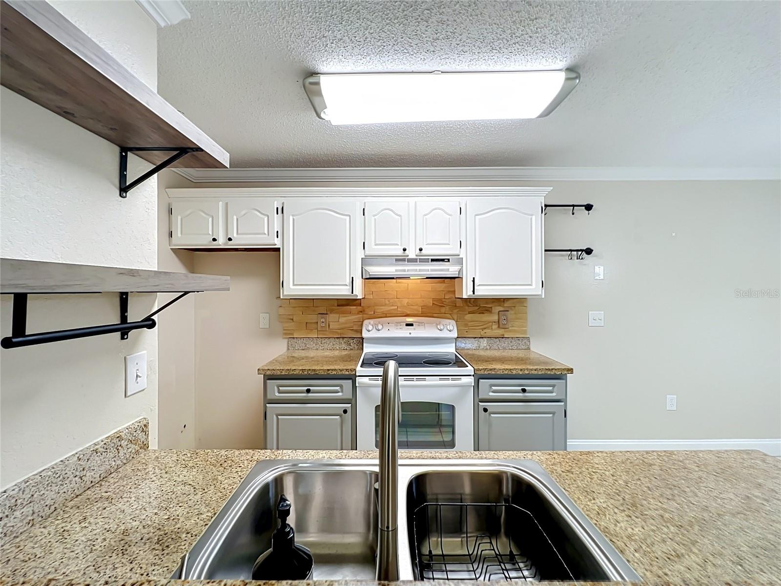 LANDING A CONDO - Residential