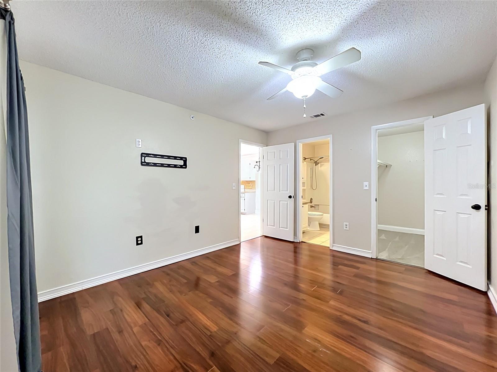 LANDING A CONDO - Residential