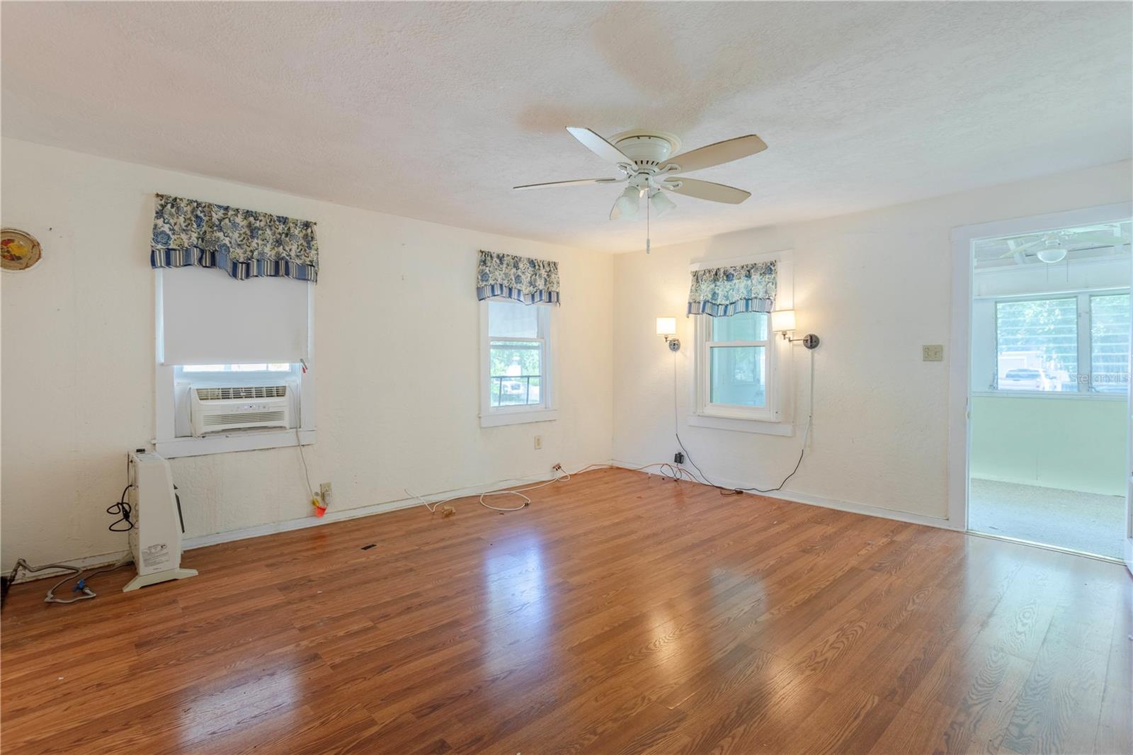 KAROLINA ON KILLARNEY - Residential