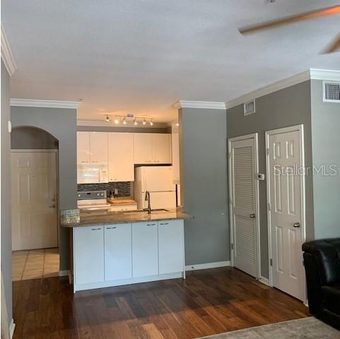 RESIDENCE AT RENAISSANCE - Residential Lease