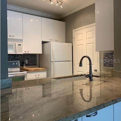 RESIDENCE AT RENAISSANCE - Residential Lease