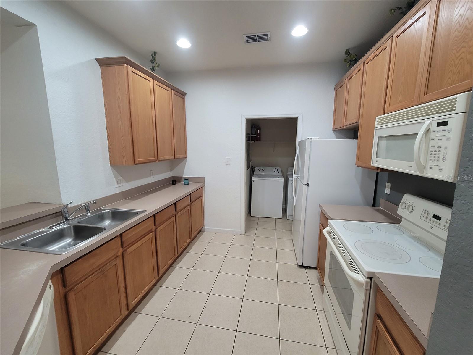 FLORA RIDGE CONDO PH 6 BLDG 13 - Residential