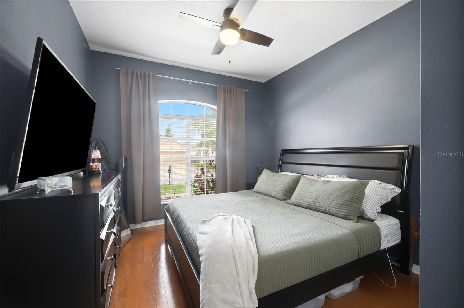 WATERS EDGE 1 - Residential